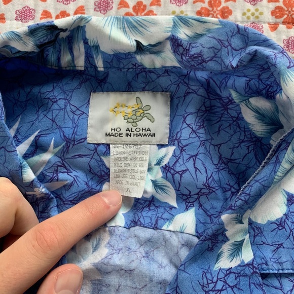 Blue and white Hawaiian shirt - Picture 3 of 4